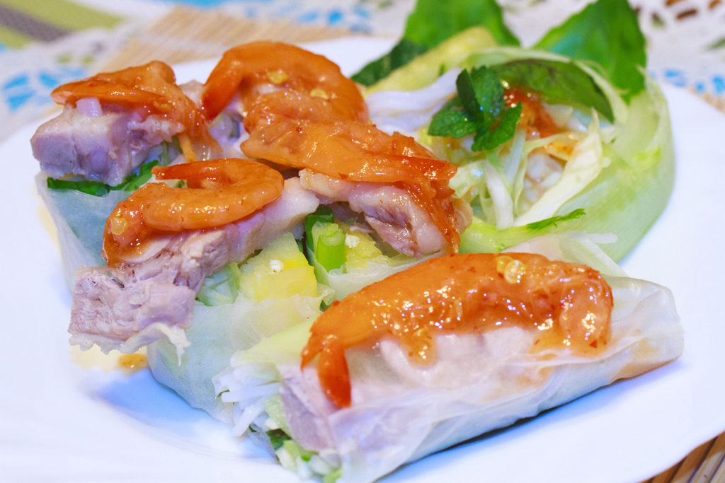 The secret to making delicious sour shrimp rolls is Hue