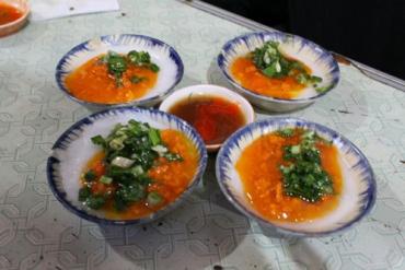 The secret to making Vietnamese steamed rice cake hot Dalat