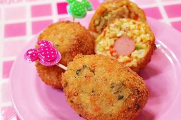 How to make fried sausage rice balls for a picnic meal