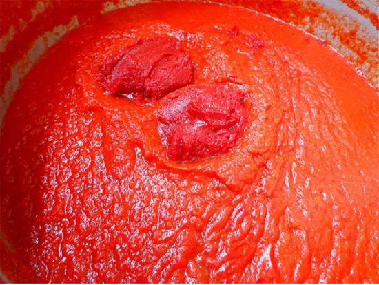 frying-tomato-puree-and-paste