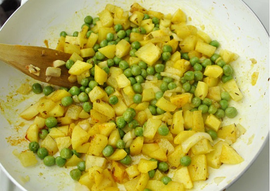 670px-Make-Potato-and-Pea-Samosas-Step-8