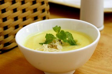 Creamy corn chicken soup, have you tried yet?