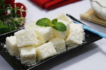 Melted With Cool, Fragrant Coconut Wrapped Snow Cake